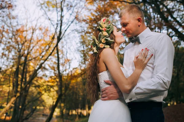 Gelukkige bruid en bruidegom — Stockfoto