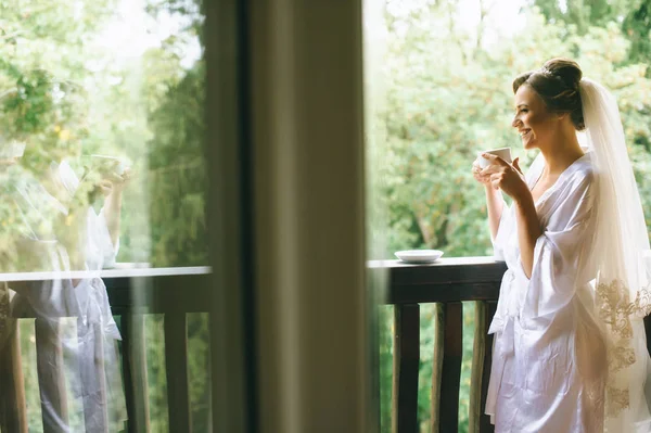 Belle mariée avant le mariage — Photo