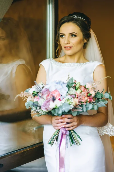 Bela noiva antes do casamento — Fotografia de Stock