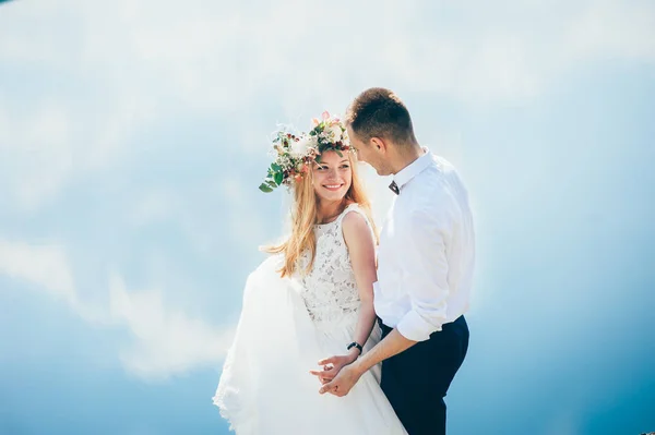 Hermosos novios —  Fotos de Stock