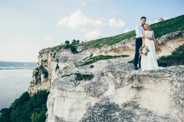 Bonito jovem casal — Fotografia de Stock