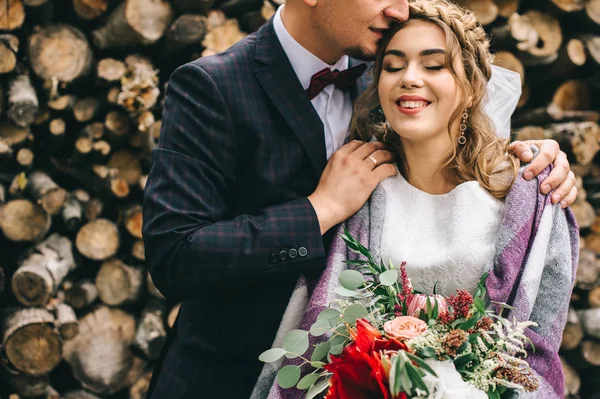 Schönes frisch verheiratetes Paar — Stockfoto