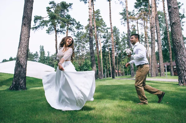 Casal lindo casamento — Fotografia de Stock