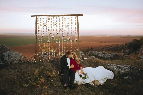 Jovem casal de casamento — Fotografia de Stock