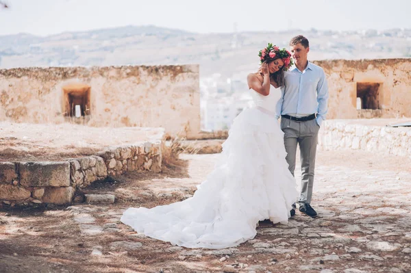 Novia y novio felices — Foto de Stock