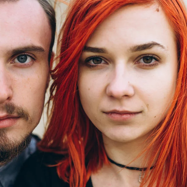 Jovem casal apaixonado — Fotografia de Stock