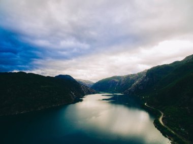 göl ve dağların Norveç