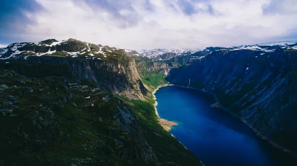 호수와 노르웨이 산 — 스톡 사진