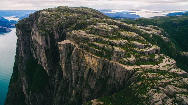 göl ve dağların Norveç