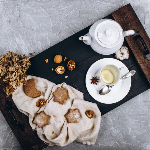 Xícara de chá e biscoitos — Fotografia de Stock