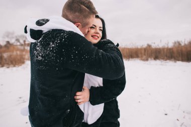 pandalar elbiseli genç Çift 