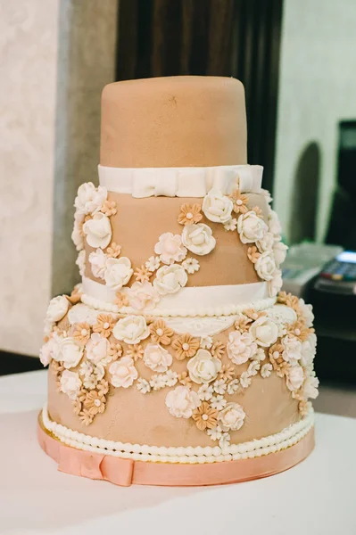 Beautiful wedding cake — Stock Photo, Image