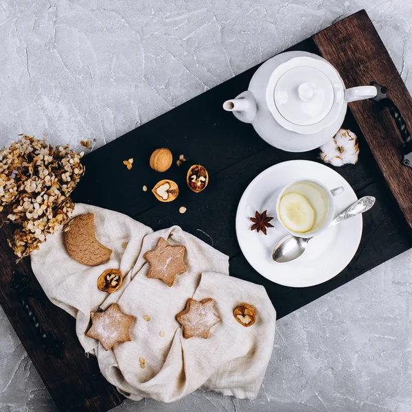 Xícara de chá e biscoitos — Fotografia de Stock