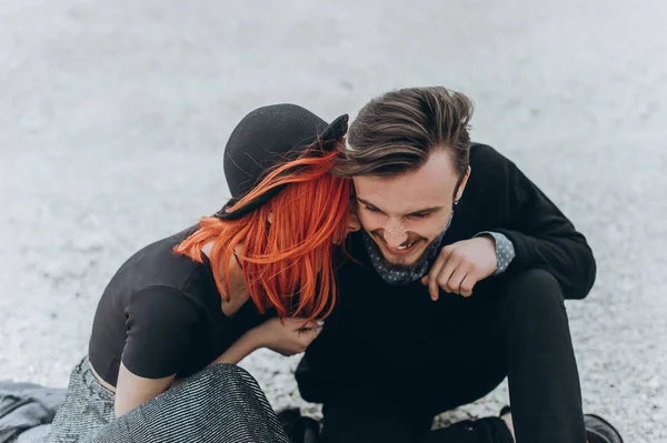 Jovem casal apaixonado — Fotografia de Stock