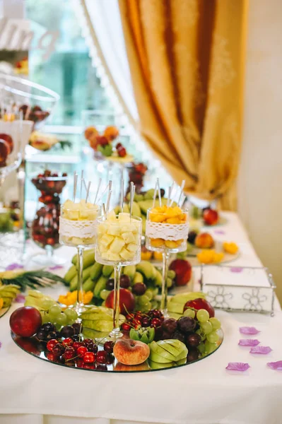 Recepções de frutas no casamento — Fotografia de Stock