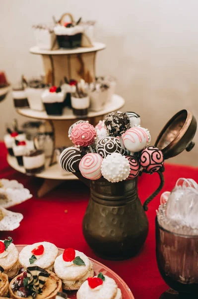 Wedding table with desserts — Stock Photo, Image