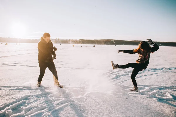 Pareja de invierno enamorada — Foto de Stock