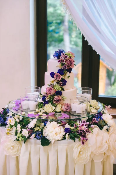 Hermoso pastel de boda — Foto de Stock