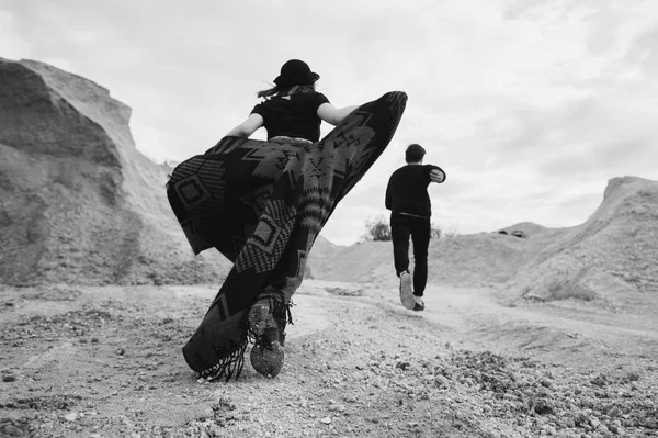 Pareja en piedra carrera —  Fotos de Stock