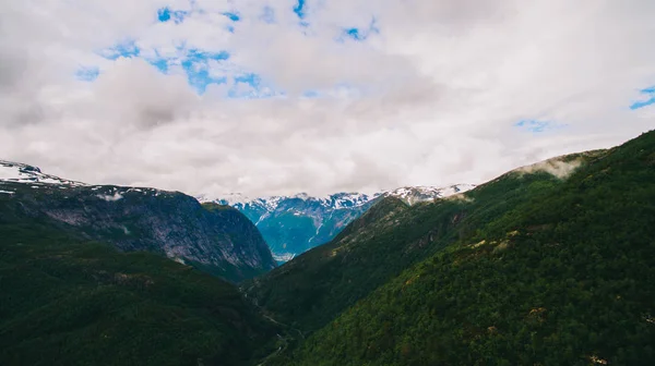 Norwegia krajobrazy w górach — Zdjęcie stockowe