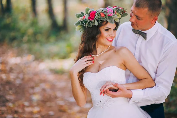 Gelukkige bruid en bruidegom — Stockfoto