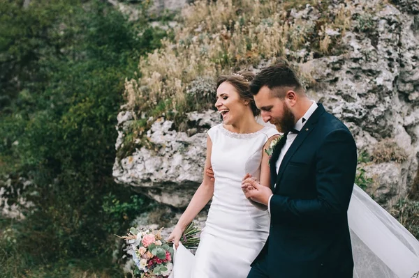 Glückliches Hochzeitspaar — Stockfoto