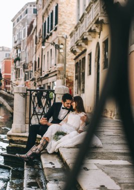 Venedik'te vakit güzel düğün çifti