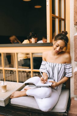 güzel ve genç birbayan notlar sokakta yapma 