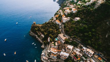 İtalya'nın kıyı şeridi havadan doğal görünümüdür