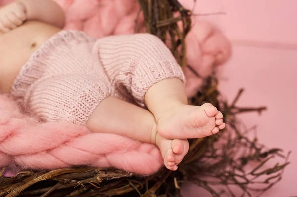 Close View Newborn Baby Feet Sticking Out Basket — Stock Photo, Image