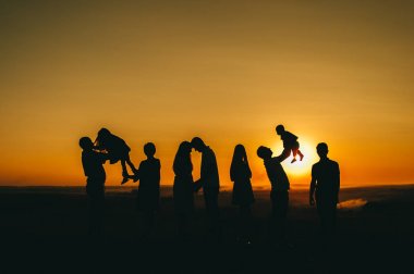 farklı nesillerin ailesiyle tanışmak güzel günbatımı Zamanı 