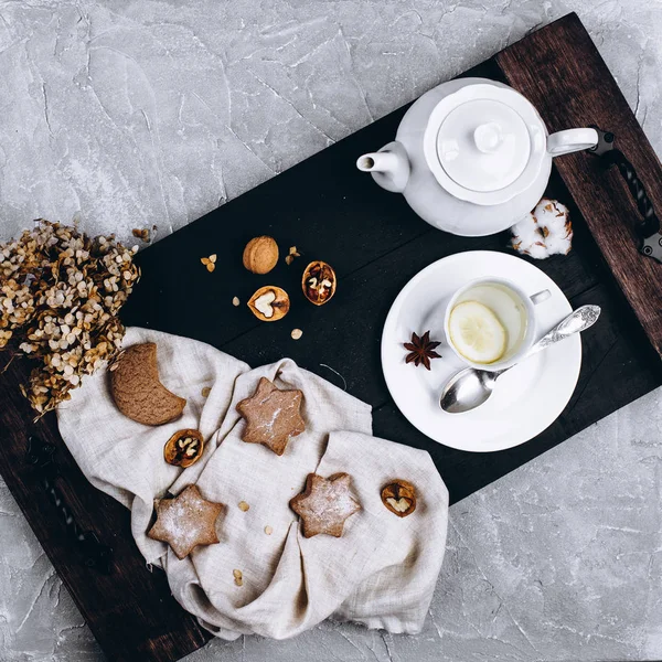 Felülnézete Tálcán Egy Csésze Tea Cookie — Stock Fotó