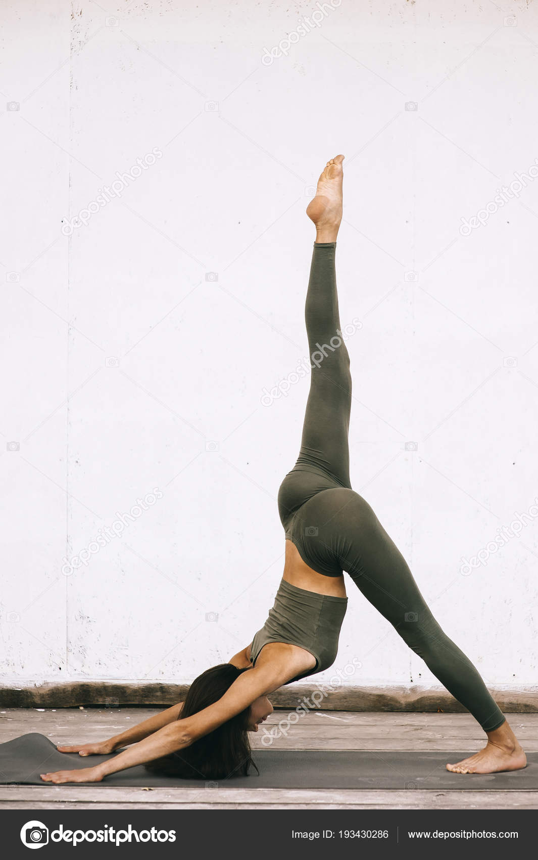 Best 10 Yoga Poses For Beginners | Sri Sri School of Yoga