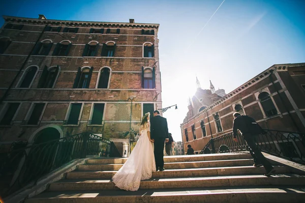 Beau Couple Marié Dans Rue Venise — Photo