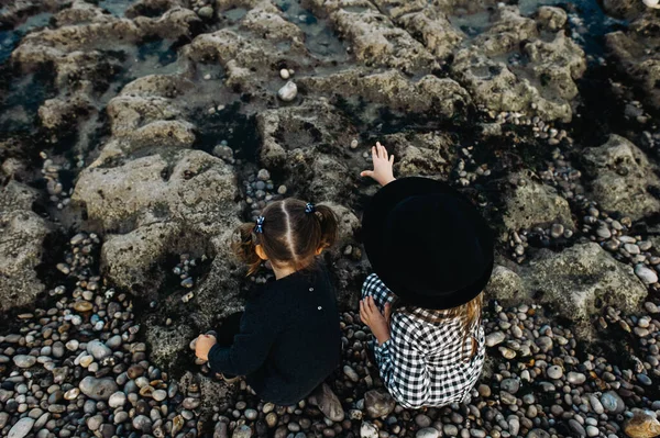 Щасливі Діти Грають Океані — стокове фото