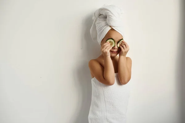 Young Caucasian Child Wrapped Hair White Bath Towels Applying Pieces — Stock Photo, Image