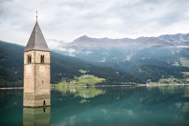 Kilise kulesi, Lago di Resia Curon Venosta içinde