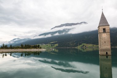 Kilise kulesi, Lago di Resia Curon Venosta içinde