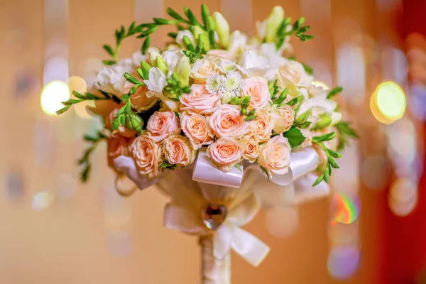 Buquê de casamento de rosas macias. Close-up — Fotografia de Stock