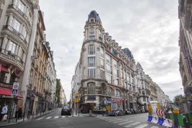 Fransa, Paris - 02 Ekim 2016 sokaklar, binalar ve trafik.