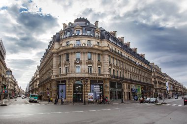 Fransa, Paris - 02 Ekim 2016 sokaklar, binalar ve trafik.