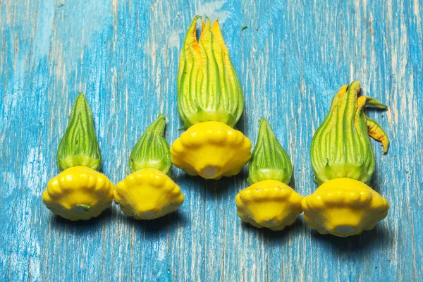 요리에 대 한 원시 유기 노란색 Pattypan 스쿼시 준비 — 스톡 사진