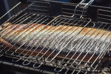 Baharat ile ızgara kırmızı balık