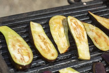 ızgara patlıcan ve kabak salatası