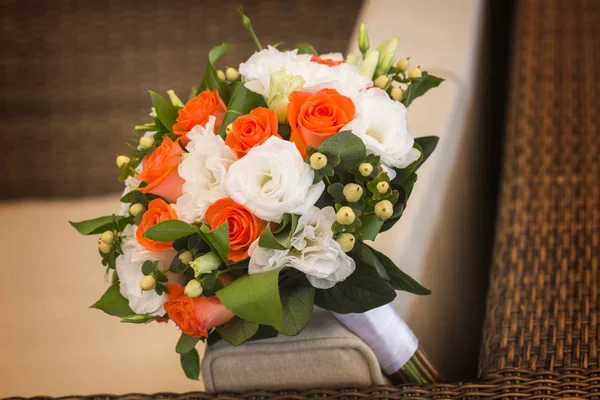 Ramo de boda de rosas coloridas novia —  Fotos de Stock