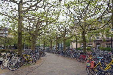 Ghent, Belçika 04 Nisan 2017: Bisiklet park