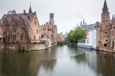 Brugge WLAN kanal ve şehir görünümü, Belçika.