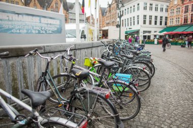 Ghent, Belçika 04 Nisan 2017: Bisiklet park.