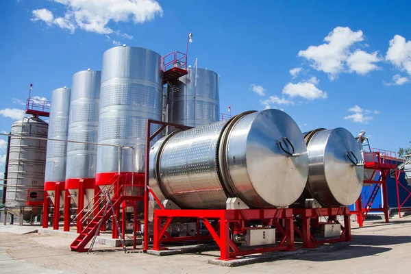 Equipamento de fábrica para a produção de álcool — Fotografia de Stock