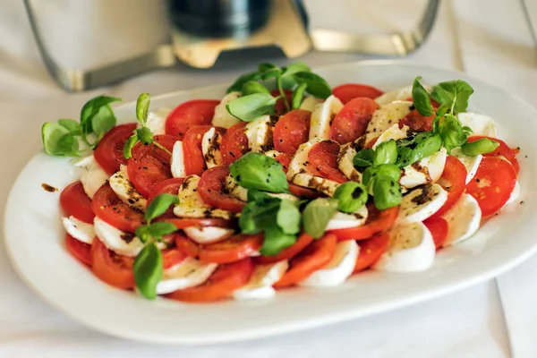 Ensalada caprese clásica de cerca — Foto de Stock